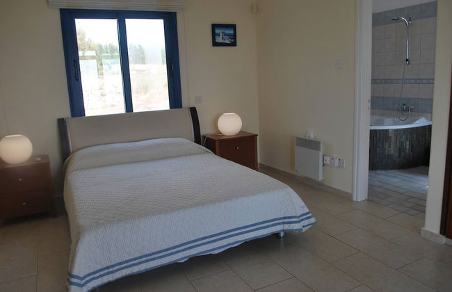 Sea Front Villa, Heated Private Pool, Amazing Location Paphos 323 - Photo 3