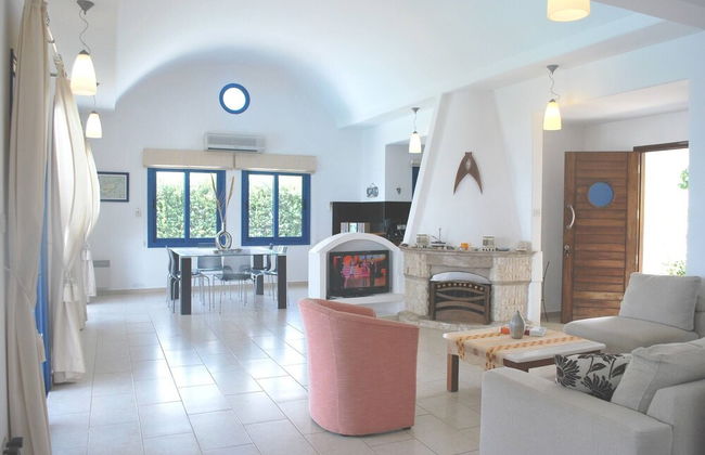 Sea Front Villa With Private Heated Pool, Quiet Area Paphos 322 - Photo 22