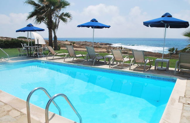 Sea Front Villa, Heated Private Pool, Amazing Location Paphos 323 - Photo 52