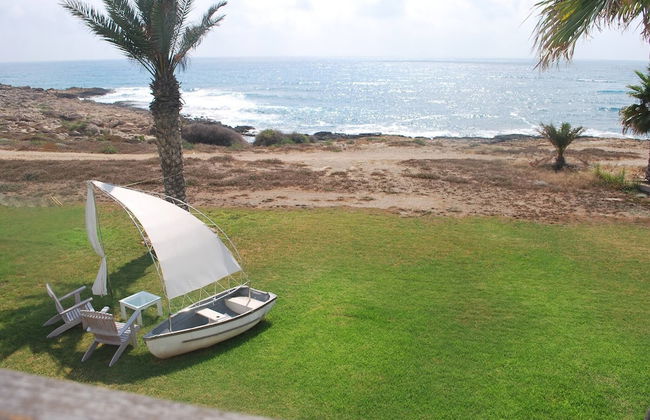 Sea Front Villa, Heated Private Pool, Amazing Location Paphos 323 - Photo 74