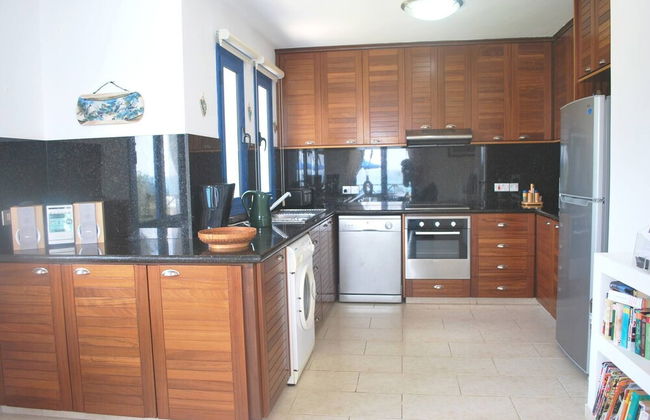 Sea Front Villa, Heated Private Pool, Amazing Location Paphos 323 - Photo 15