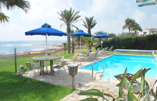 Sea Front Villa With Private Heated Pool, Quiet Area Paphos 322 - Photo 45