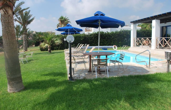 Sea Front Villa, Heated Private Pool, Amazing Location Paphos 323 - Photo 41