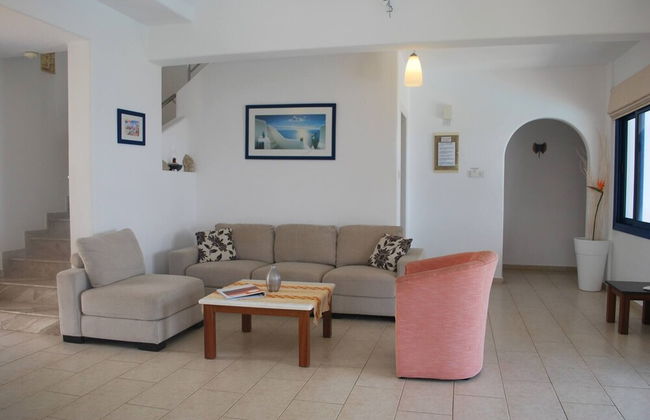 Sea Front Villa, Heated Private Pool, Amazing Location Paphos 323 - Photo 21