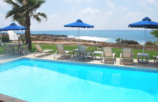 Sea Front Villa, Heated Private Pool, Amazing Location Paphos 323 - Photo 28