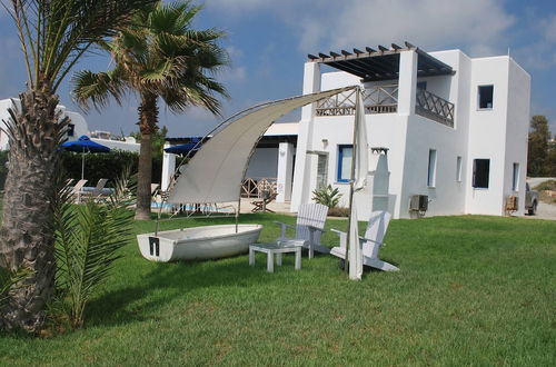 Foto 73 - sea Front Villa, Heated Private Pool, Amazing Location Paphos 323