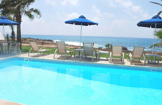 Sea Front Villa, Heated Private Pool, Amazing Location Paphos 323 - Photo 36