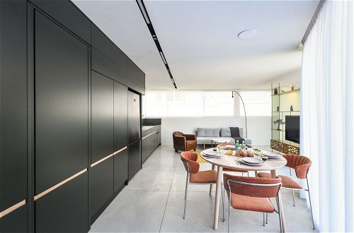 Photo 26 - Vibrant and Modern Apartment in Tel Aviv