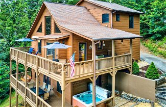Foto 1 - Spacious Murphy Mtn Chalet w/ Private Hot Tub