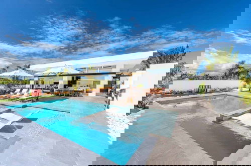 Photo 14 - Oceanside Vacation Villa with Private Pool and Resort Amenities v10