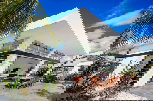 Photo 18 - Oceanside Vacation Villa with Private Pool and Resort Amenities v10