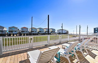 Photo 1 - Coastal Surfside Beach House: Walk to the Ocean