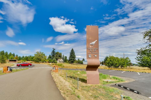 Photo 6 - Tasteful Tualatin Home: 40 Mi to Willamette Valley