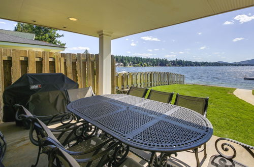 Photo 22 - Waterfront Newport Home w/ Private Boat Dock