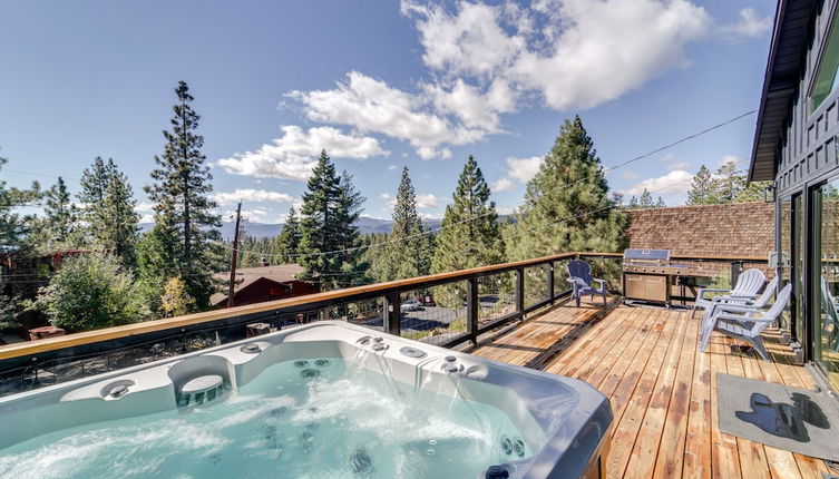 Foto 1 - Gorgeous Tahoe City Home w/ Views, Steps to Beach