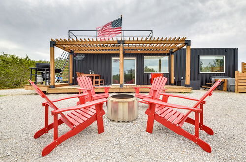 Foto 5 - Remote Strawn Container Home With Hot Tub