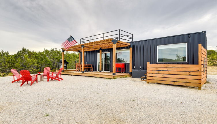 Foto 1 - Remote Strawn Container Home With Hot Tub