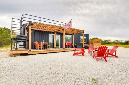 Foto 18 - Remote Strawn Container Home With Hot Tub