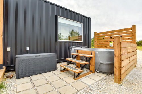 Foto 13 - Remote Strawn Container Home With Hot Tub