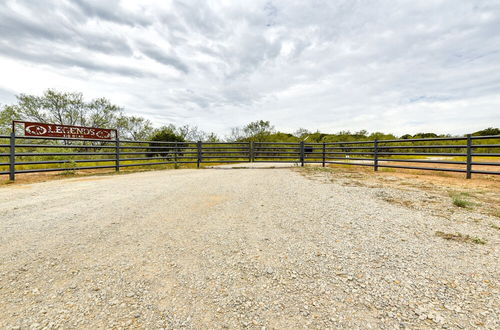 Photo 26 - Remote Strawn Container Home With Hot Tub