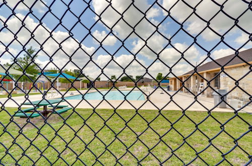 Foto 16 - Jarrell Home w/ Playground + Pool Access