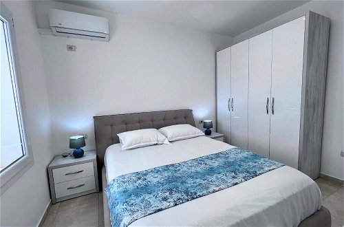 Photo 4 - White Luxury Apartment