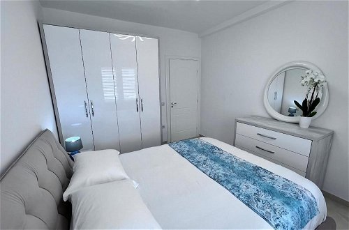 Foto 5 - White Luxury Apartment