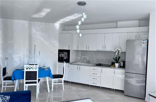 Photo 16 - White Luxury Apartment