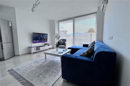 Photo 12 - White Luxury Apartment