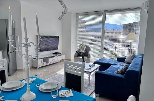 Foto 13 - White Luxury Apartment