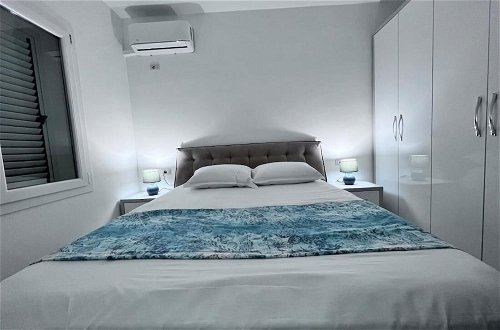 Photo 8 - White Luxury Apartment