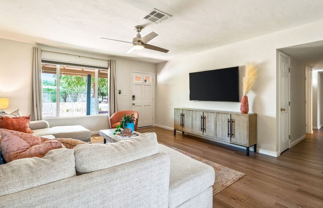 5BR Sleeps 10 Hot Tub Fire Pit Games & Walk to ASU - Foto 17