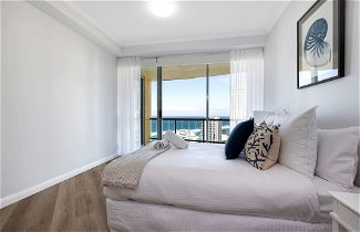 Foto 1 - Stunning 3-bed Apt in Surfers Paradise w/ Parking