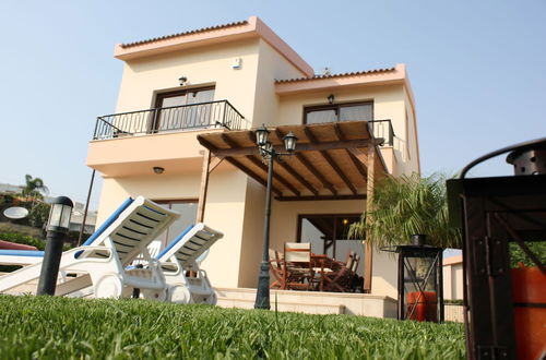 Photo 15 - Three Bedroom Villa With Private Pool and Landscaped Garden