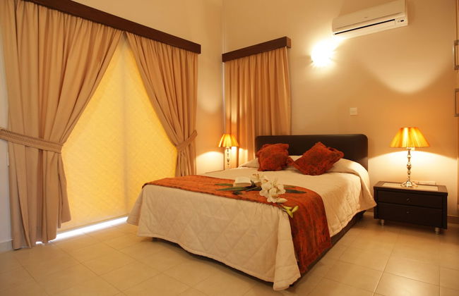 Three Bedroom Villa With Private Pool and Landscaped Garden - Foto 3