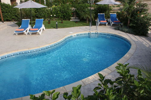 Foto 12 - Three Bedroom Villa With Private Pool and Landscaped Garden