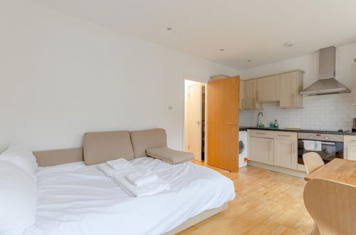 Photo 4 - Bright and Spacious 1BD Flat - Camden