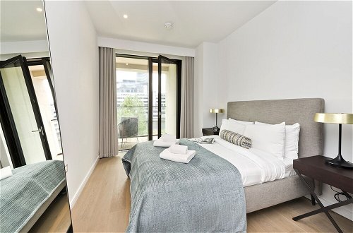 Photo 3 - Deluxe one Bedroom Apartment in Canary Wharf