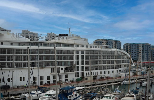 Neptune Suite-hosted by Sweetstay - Photo 62