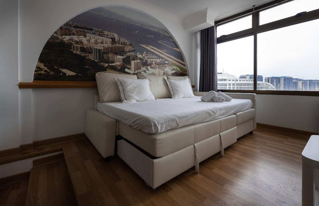 Neptune Suite-hosted by Sweetstay - Photo 9
