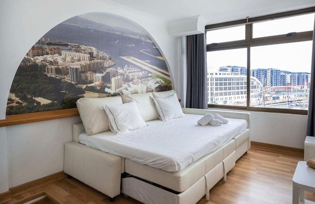 Neptune Suite-hosted by Sweetstay - Photo 3
