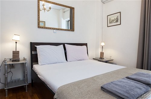 Photo 7 - Charming 2 Bedroom apt next to Panormou