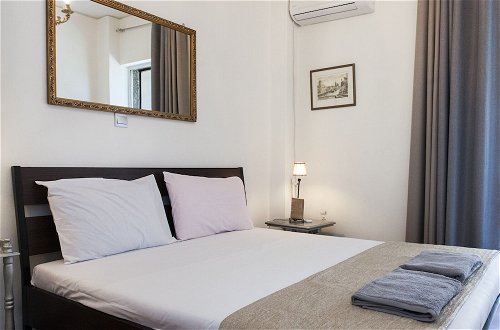 Photo 6 - Charming 2 Bedroom apt next to Panormou