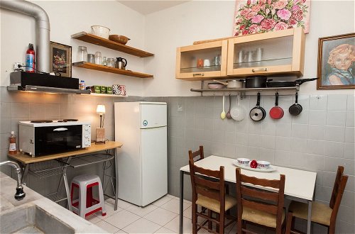 Foto 17 - Charming 2 Bedroom apt next to Panormou