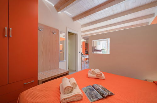 Photo 2 - Orange Apartment Desenzano With Wi-fi