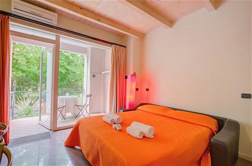 Photo 4 - Orange Apartment Desenzano With Wi-fi