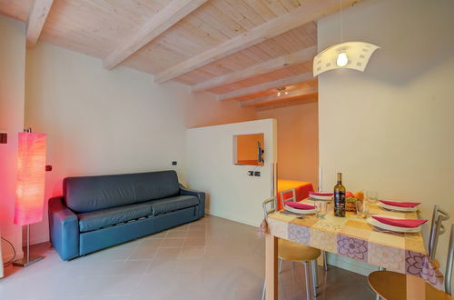 Photo 14 - Orange Apartment Desenzano With Wi-fi