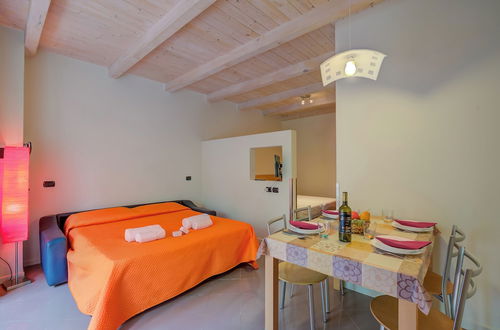 Photo 2 - Orange Apartment Desenzano With Wi-fi