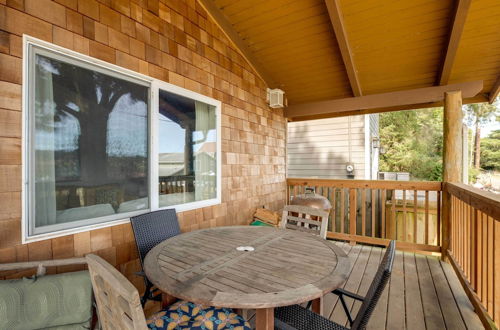 Photo 2 - Charming Warrenton Cottage w/ Deck < 1 Mi to Beach