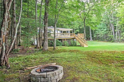 Foto 12 - Scenic Lyman Home on Swan Pond w/ Wraparound Deck